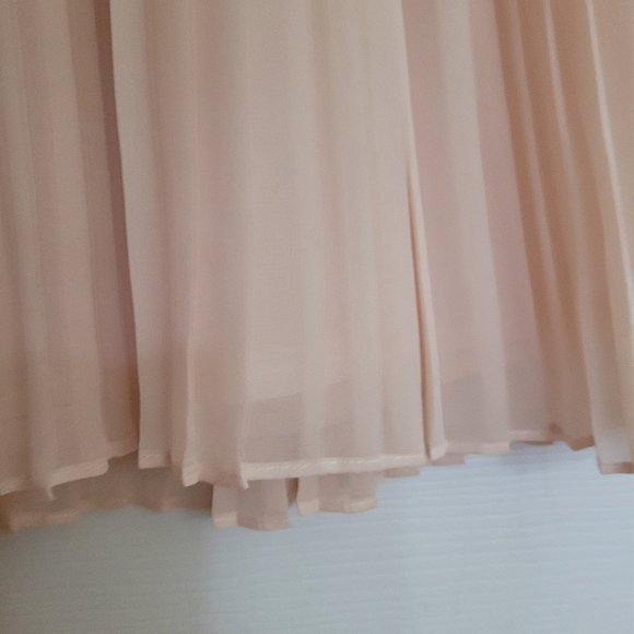 Blush pleated mini dress - Picture 4 of 6